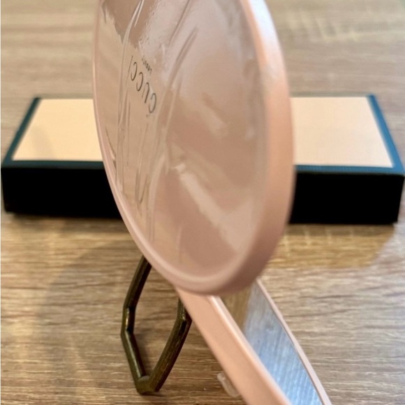 🤍New Gucci Travel Mirror With Stand in Blush - Picture 5 of 5